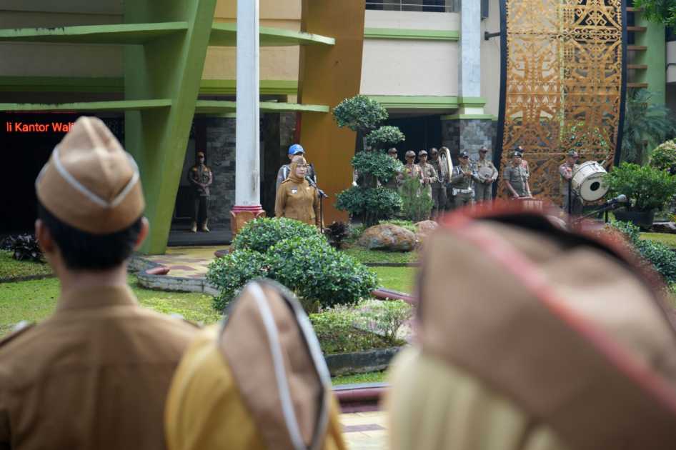 Pj Sekda Kota Metro Bayana Pimpin Apel Pagi, Ajak ASN Tingkatkan Disiplin dan Etos Kerja